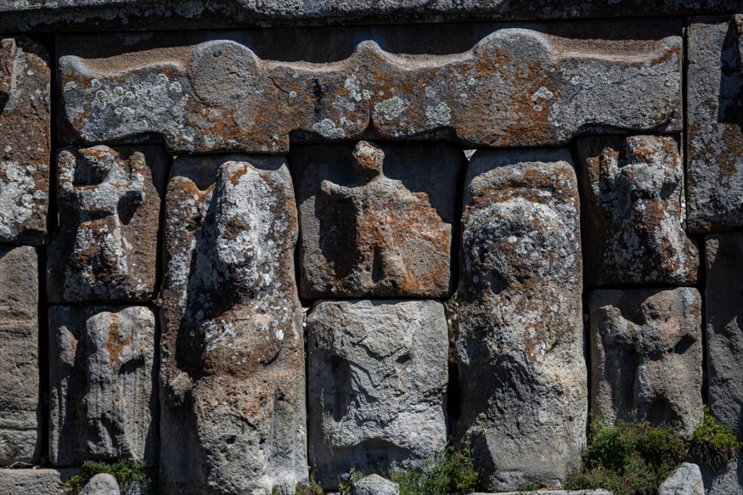 Konya'nın binlerce yıllık gizemli anıtı büyük ilgi görüyor 10