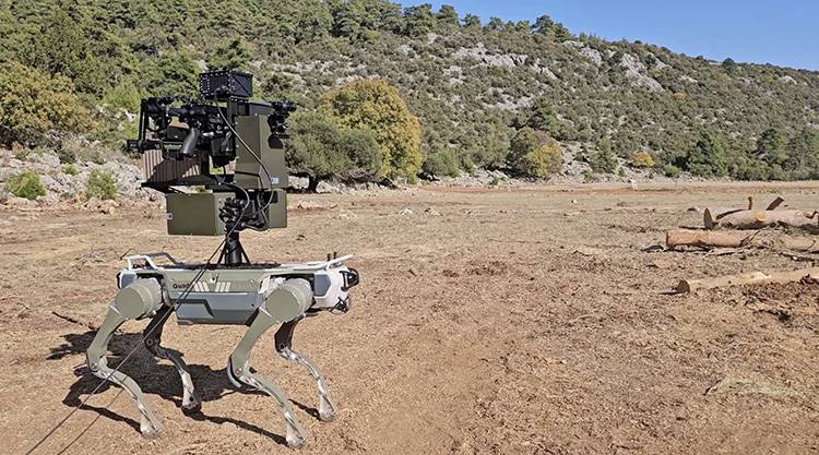 Silahlı Robot Köpekler Orduya Giriyor! 2