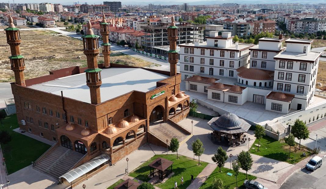 Konya’nın Mabetleri İbadete Çağırıyor! Her Detayı Sanat Eseri! 2