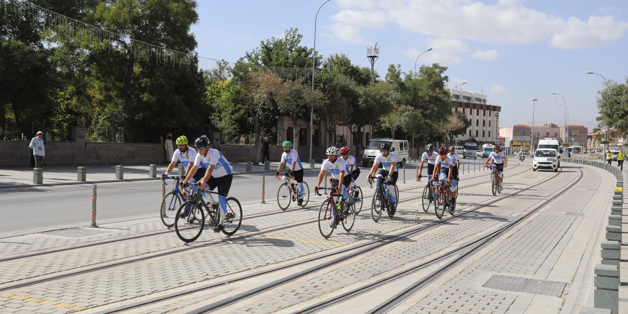 İstanbul’dan Konya’ya pedal çevirdiler