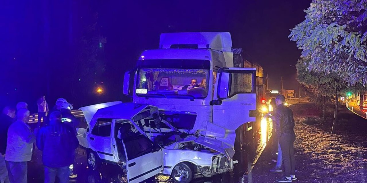 Konya'da otomobil ile tır çarpıştı: 1 ölü, 1 yaralı