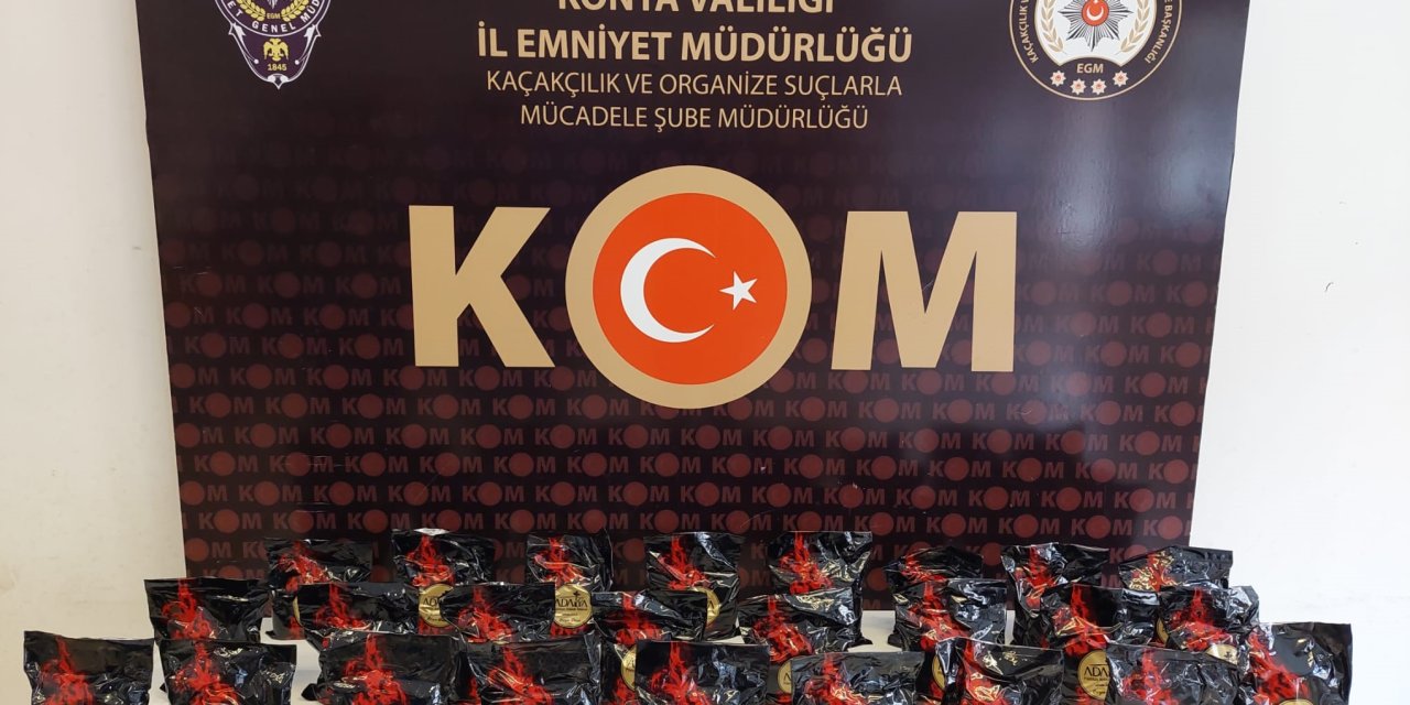 Konya'da kargo kutusunda kaçak nargile tütünü ele geçirildi