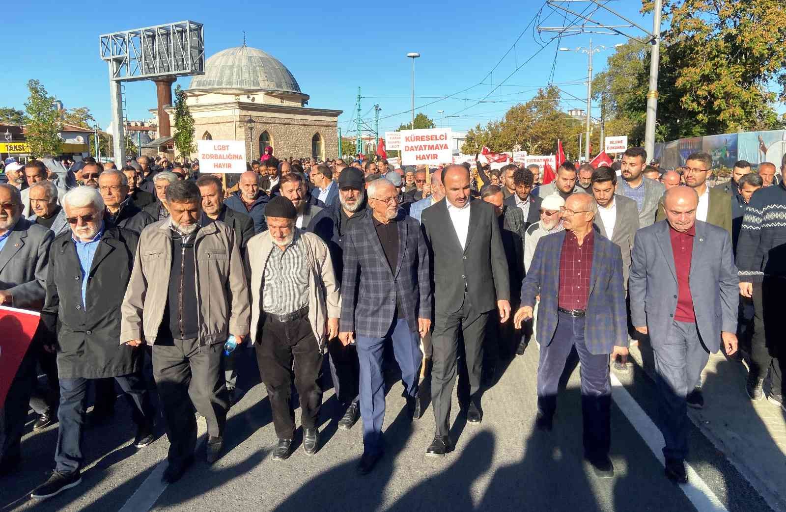 Konya’da LGBT’ye karşı aile yürüyüşü