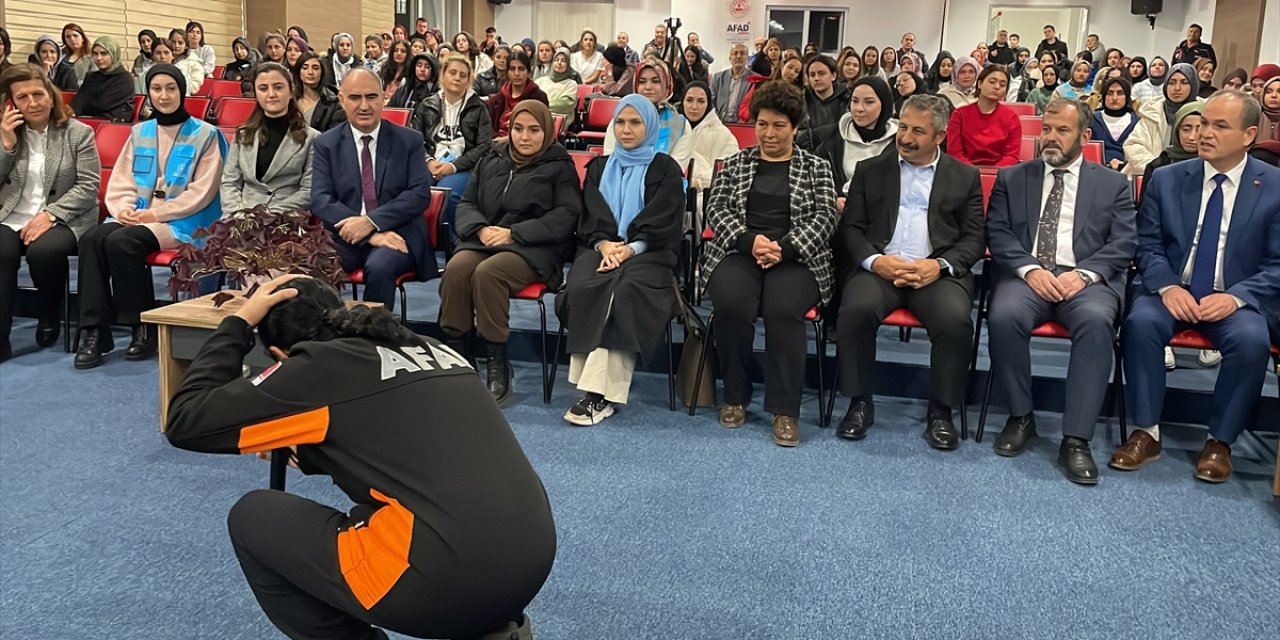 Konya ve çevre illerde Deprem Anı, Çök Kapan Tutun ve Tahliye tatbikatı yapıldı