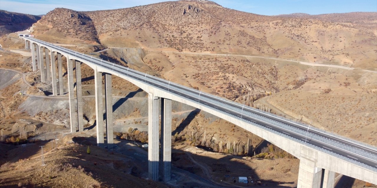 Türkiye'nin en yüksek ayaklı viyadüğü olan 'Konya Eğiste Viyadüğü' trafiğe açılıyor