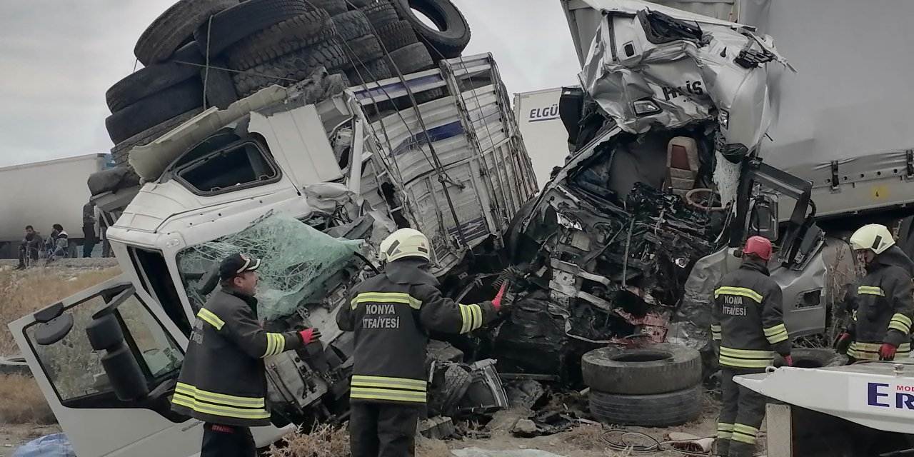 Konya'da zincirleme trafik kazası!  2 ölü