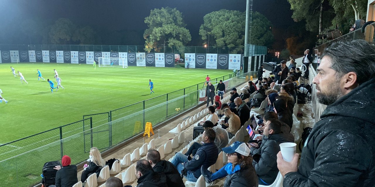 Konyaspor Teknik Direktörü İlhan Palut, Napoli maçını tribünden izledi