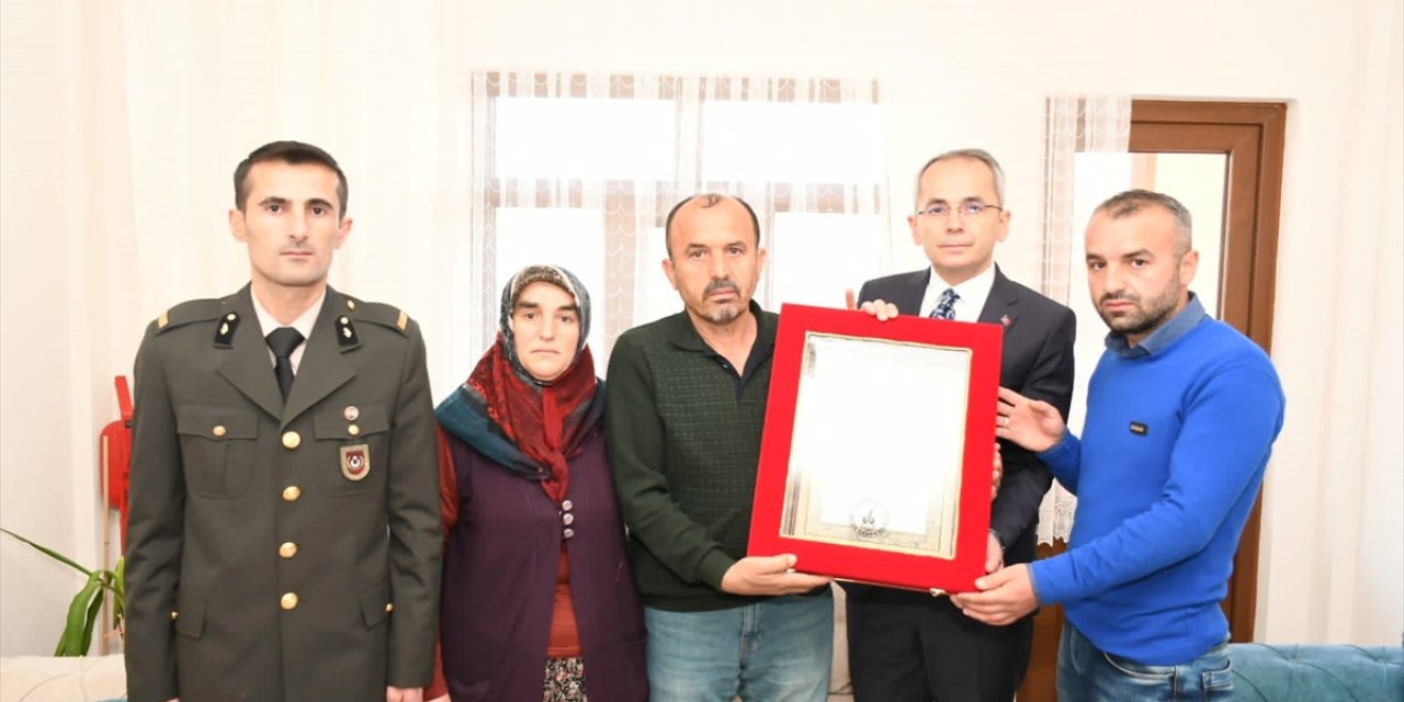 Konya'da şehit Piyade Uzman Çavuş Mustafa Işık'ın ailesine şehadet belgesi verildi