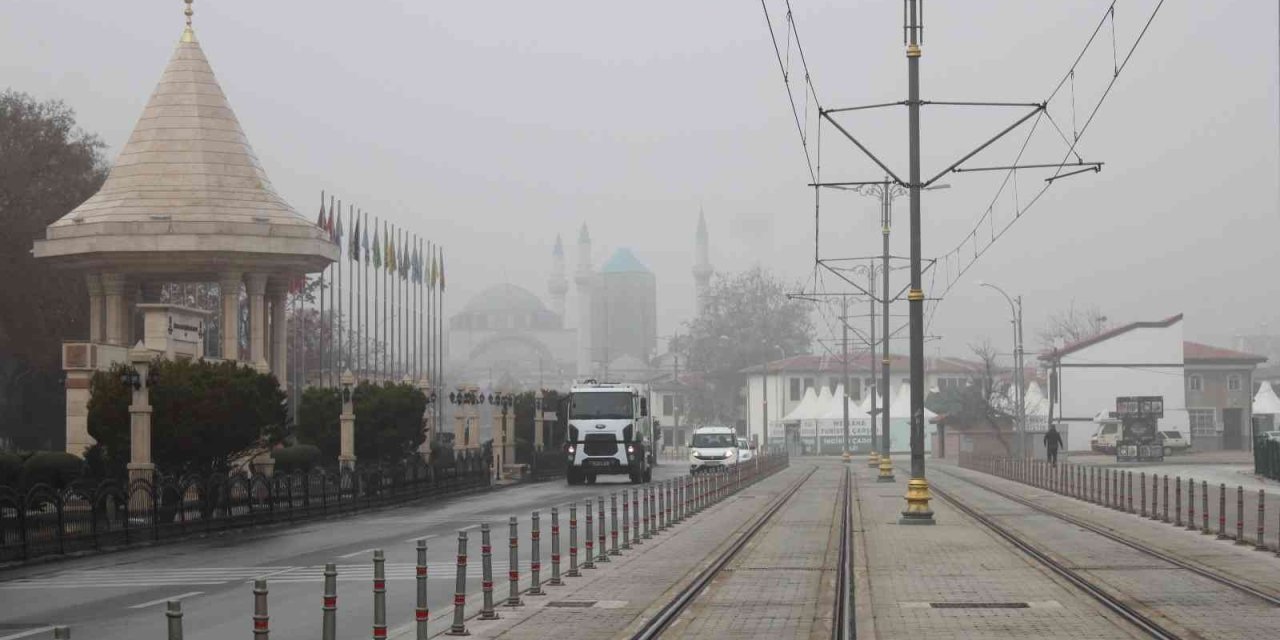 Konya’da sis etkili oldu, uçak seferleri iptal edildi