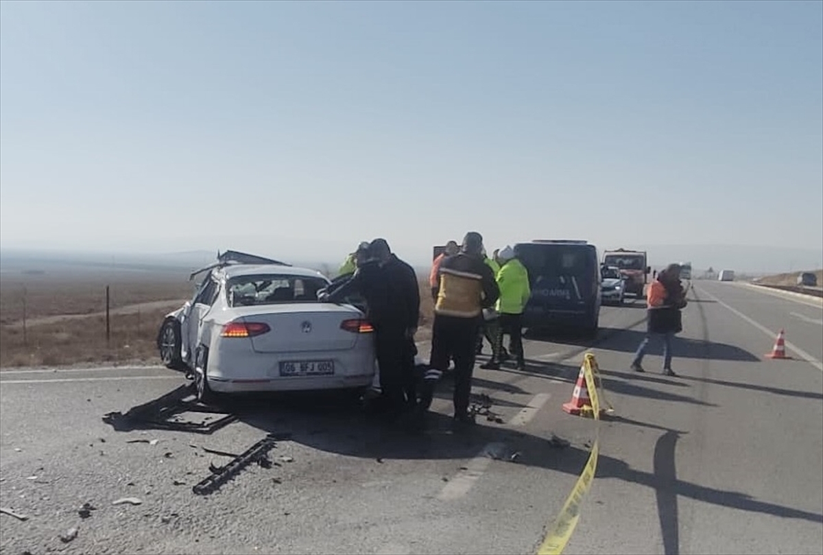 Konya'da İki Araç Birbirine Girdi! İki Kişi Hayatını Kaybetti...