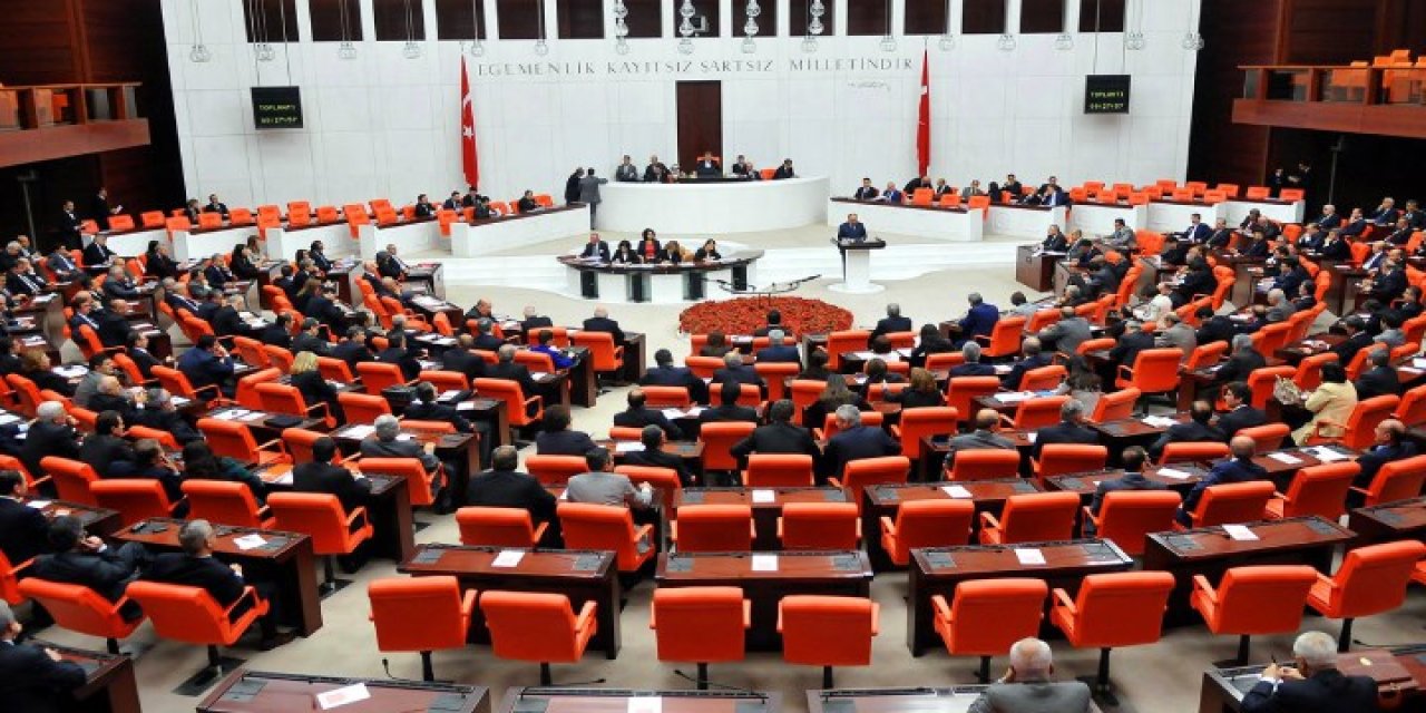 Başörtüsüne ilişkin hüküm Anayasa Komisyonu’nda kabul edildi