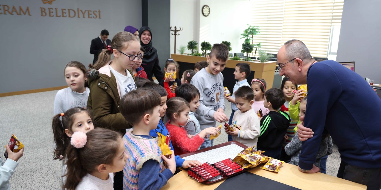 Başkan Kavuş çocuklarla şivlilik topladı