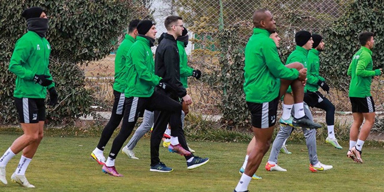 Konyaspor, İstanbulspor mesaisine başladı