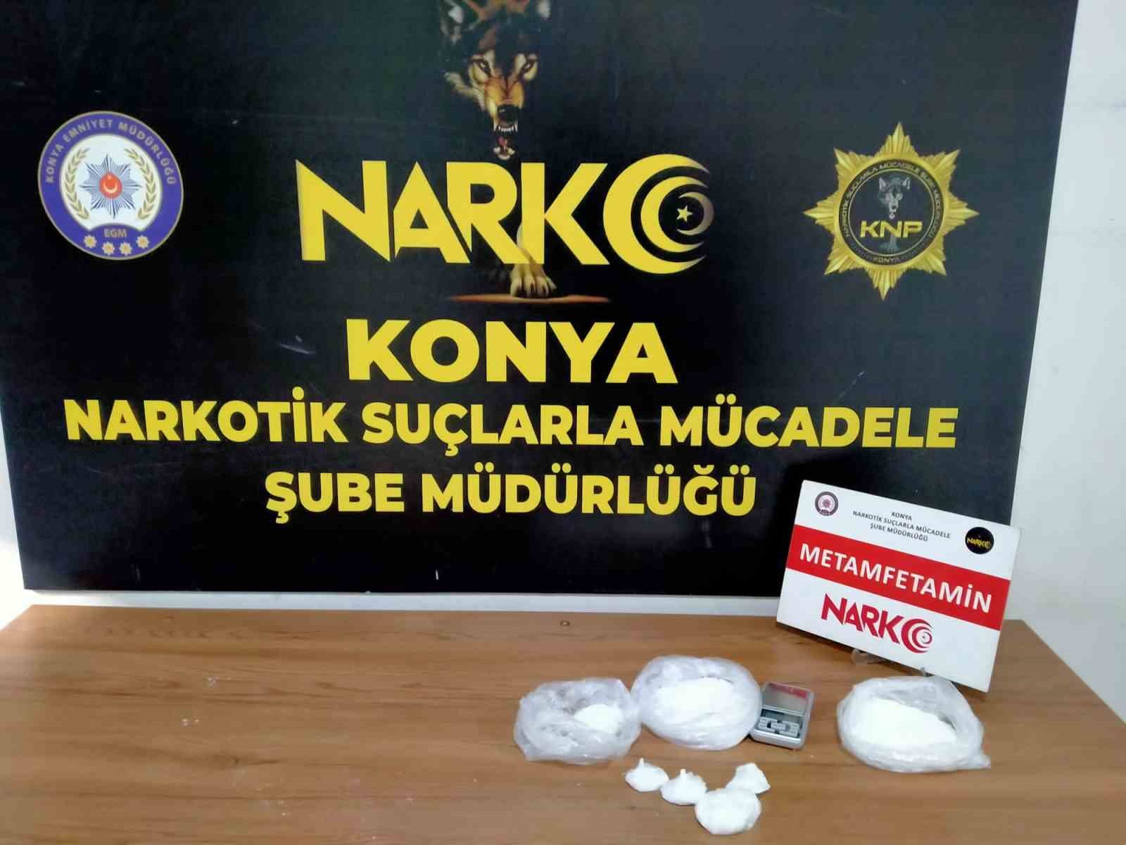 Konya’da Sakladıkları Uyuşturucular Yataklarının Altında Bulundu! Narkotik Şube Geçit Vermedi...