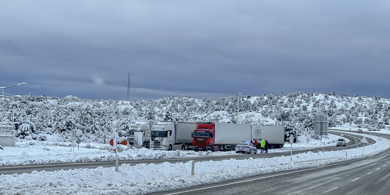 Konya - Antalya  kara yolu kontrollü olarak ulaşıma açıldı