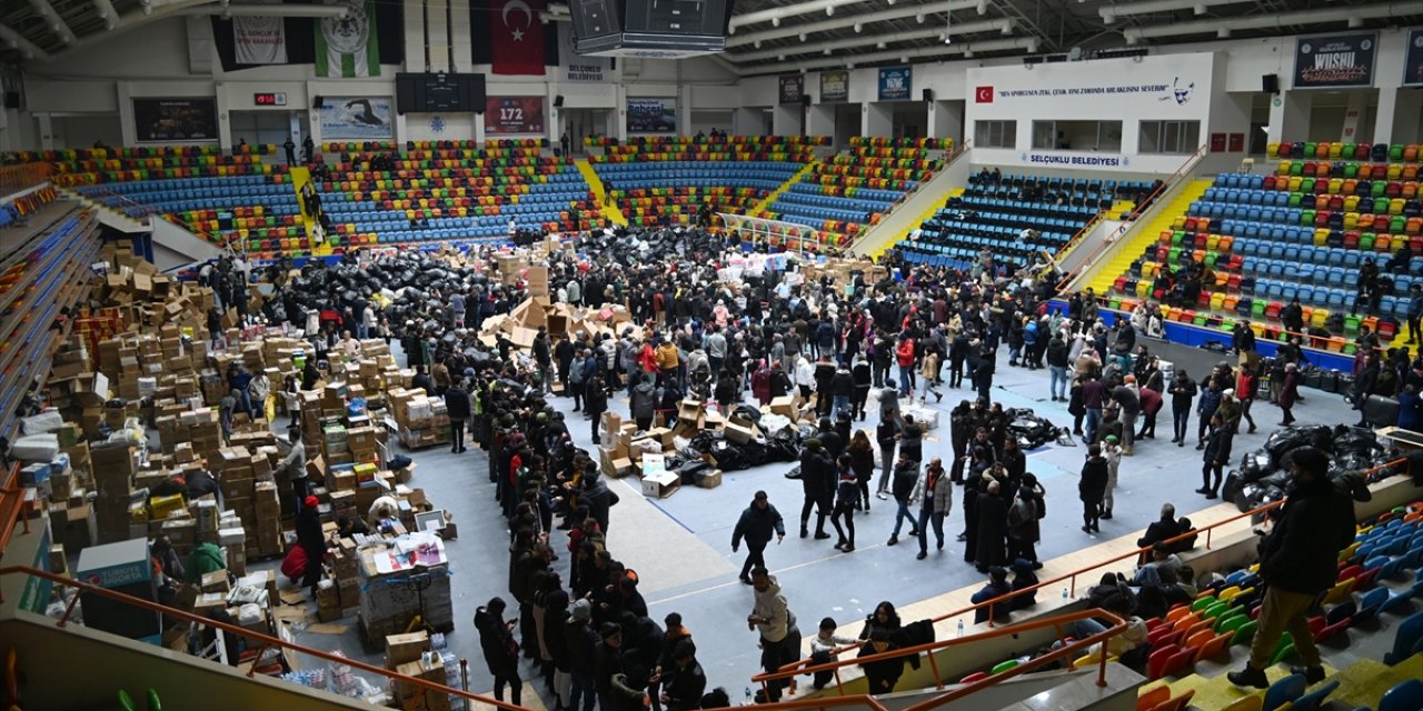 Konya'dan deprem bölgesine 114 yardım tırı uğurlandı