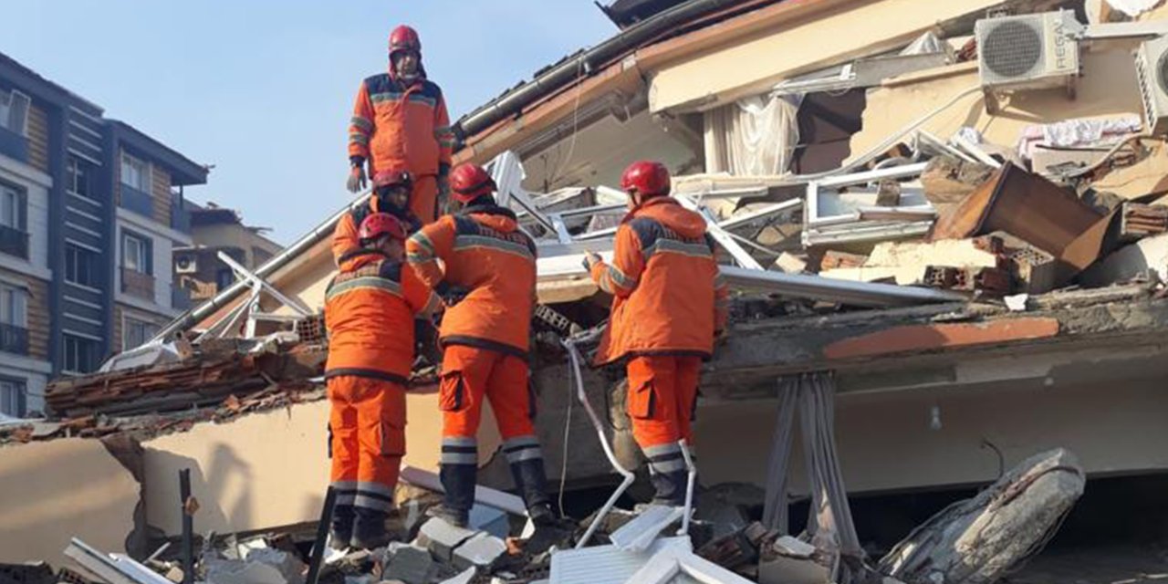 Selçuk Üniversitesi öğrencileri deprem bölgesinde