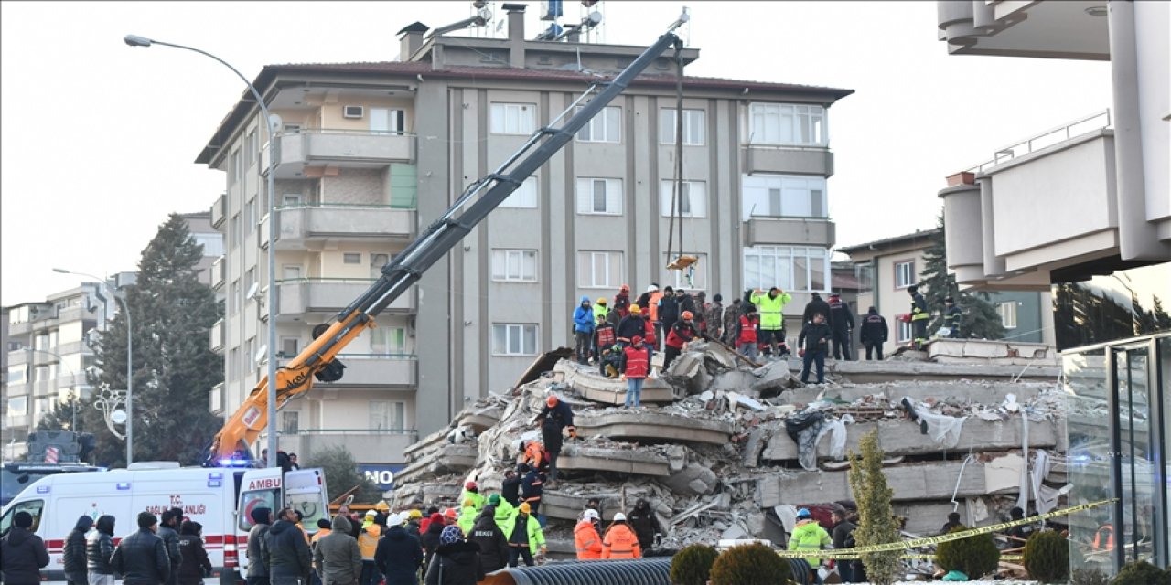 Deprem felaketinde 6'ncı gün: 22 bin 327 kişi hayatını kaybetti, 80 bin 278 kişinin yaralı