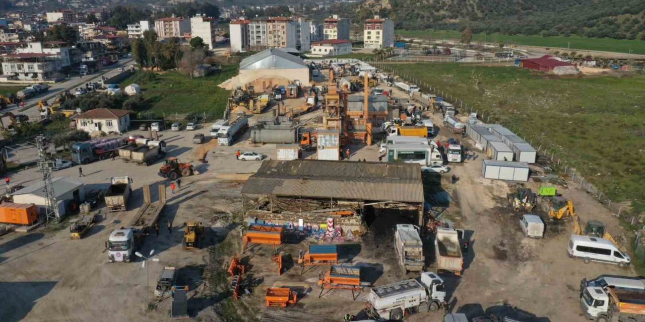 Konya Büyükşehir deprem bölgesinde araç şantiyesi kurdu