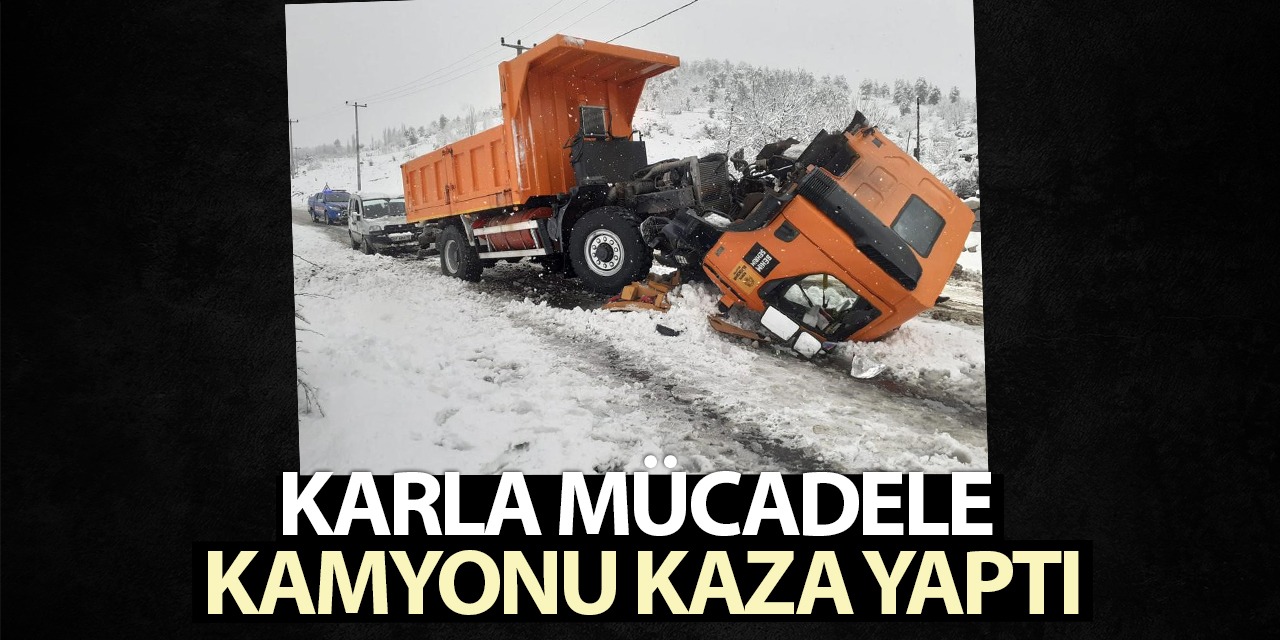 Konya’da karla mücadele kamyonu kaza yaptı: 2 yaralı