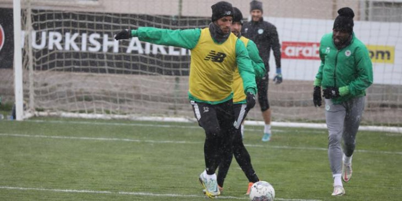 Konyaspor pas ve şut çalıştı