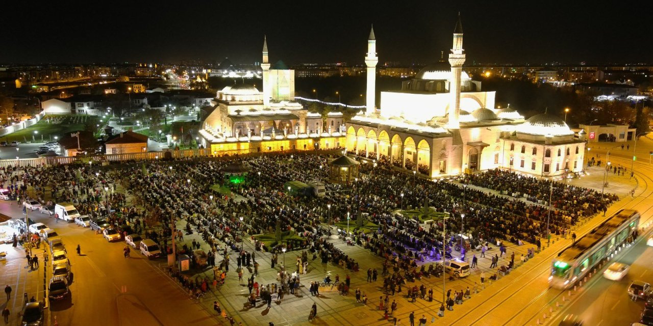 Konya’da Kadir Gecesi'nde camiler doldu taştı