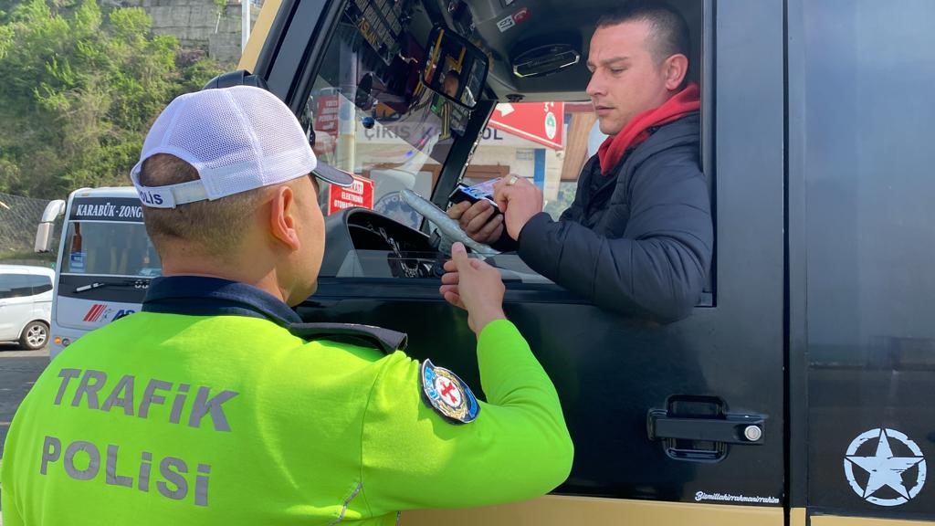 Konya polisinden bayram tatili yolundaki sürücülere uyarı