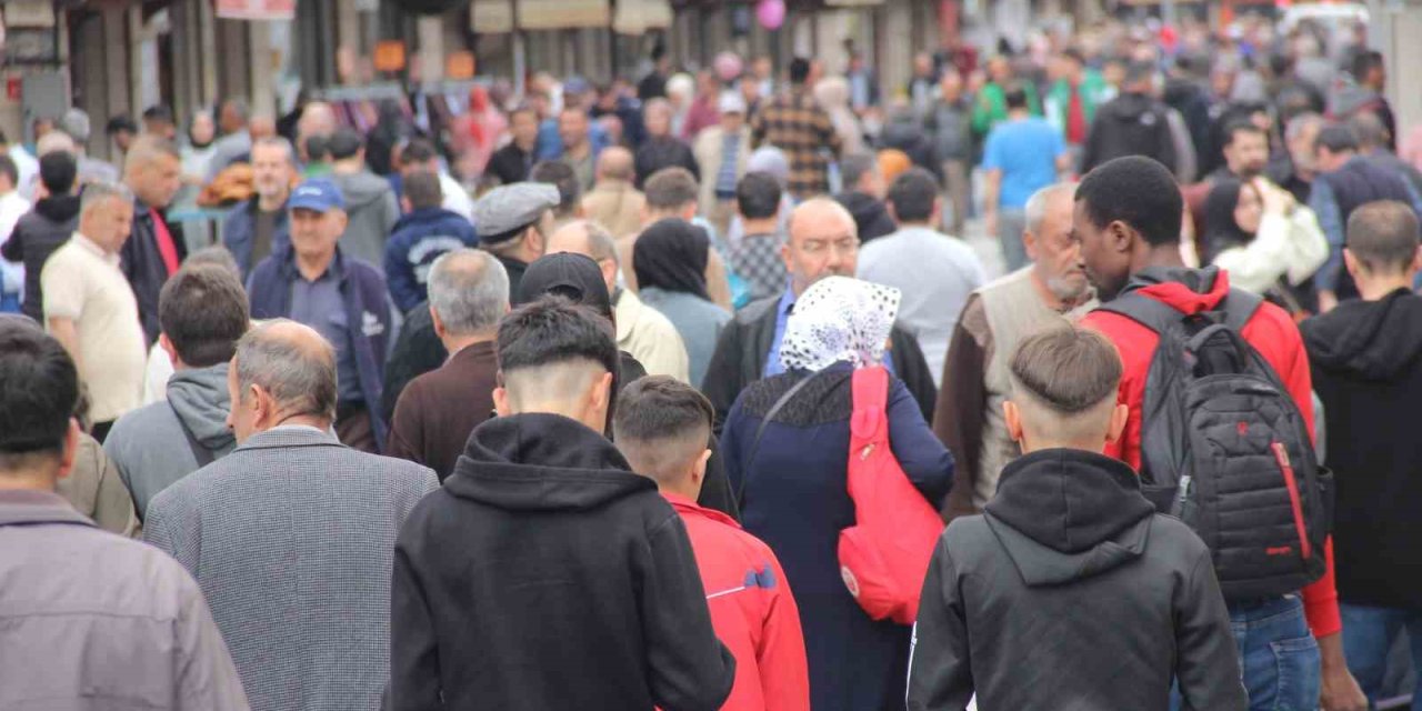 Konya’da bayram alışverişini son günlere bırakanlar yoğunluk oluşturdu