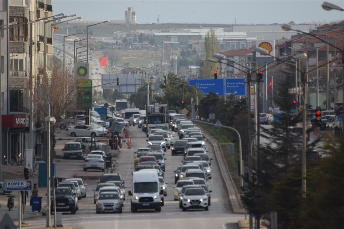 Konya-Ankara kara yolunda tatil dönüşü yoğunluğu yaşanıyor