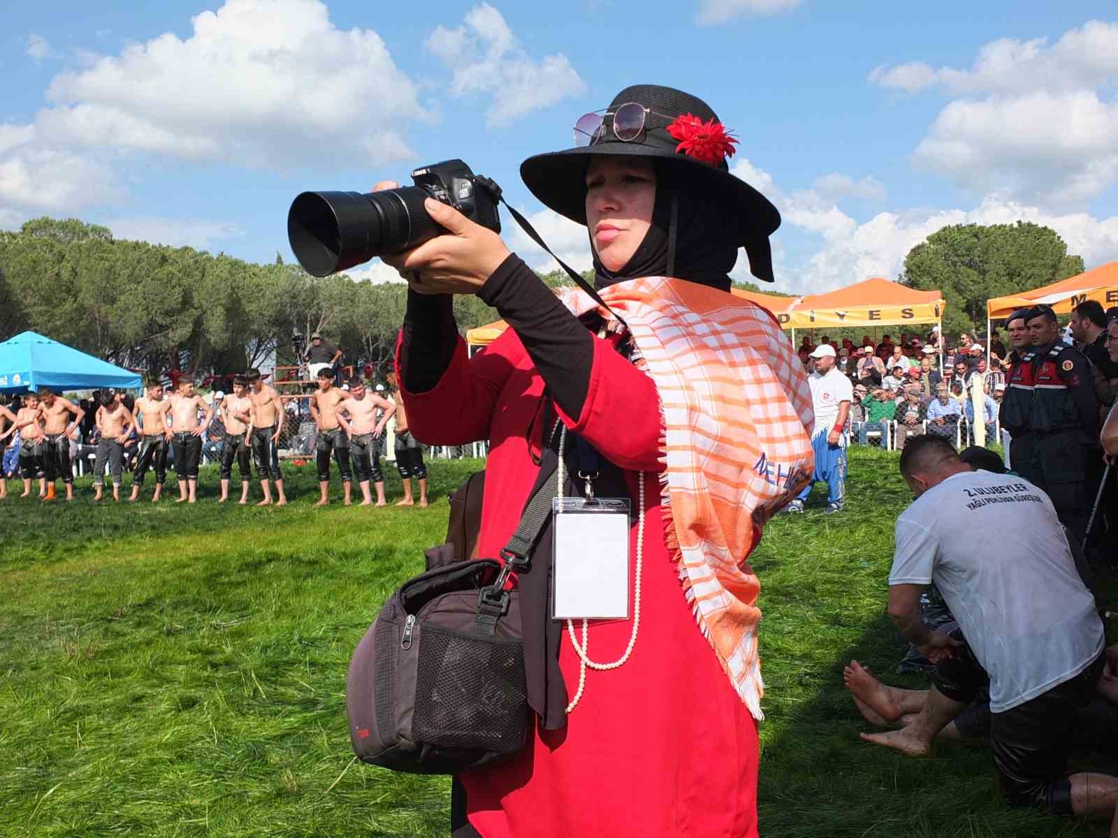 Kadın sanatçı güreşleri fotoğraflamak için Türkiye’yi geziyor