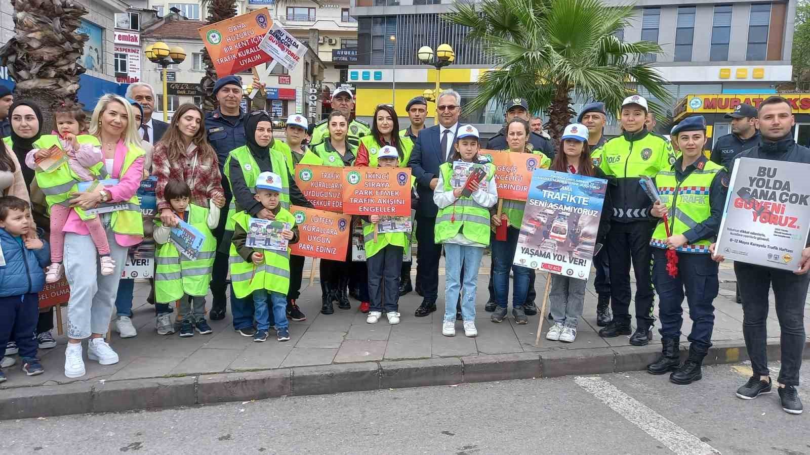 Trafik kurallarına dikkat çektiler