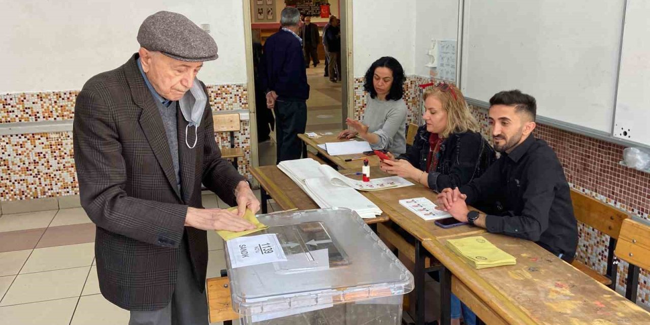 Konya’da oy kullanma işlemi başladı