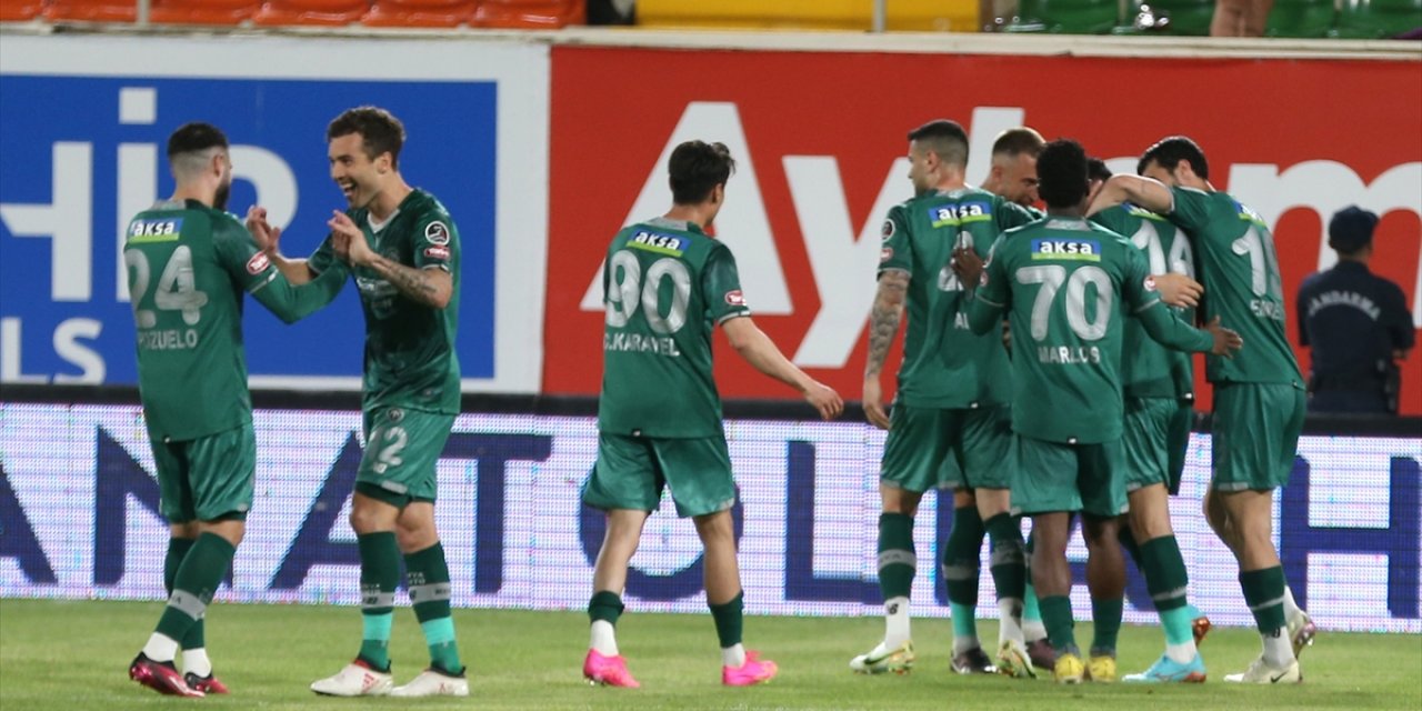 Konyaspor, Alanya'da güle oynaya kazandı