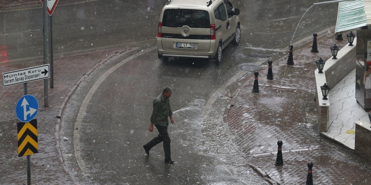 Konya'da dolu ve sağanak etkili oldu