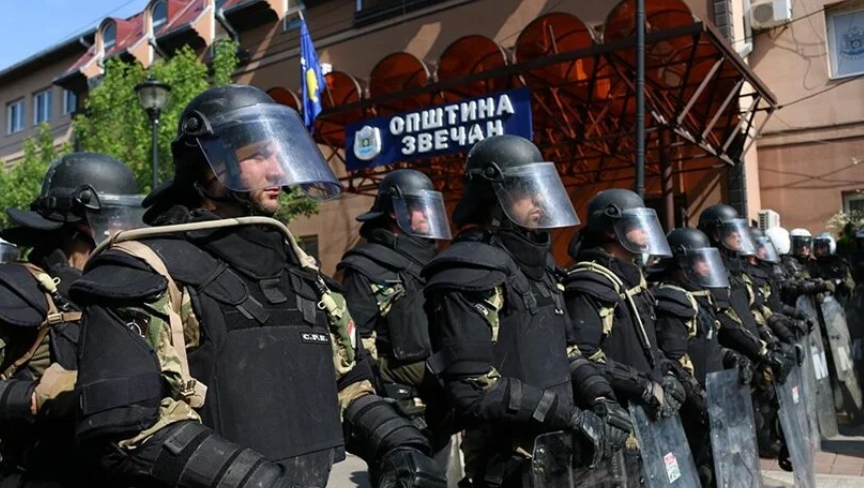 Sırplar, Kosova'nın kuzeyinde protesto düzenledi