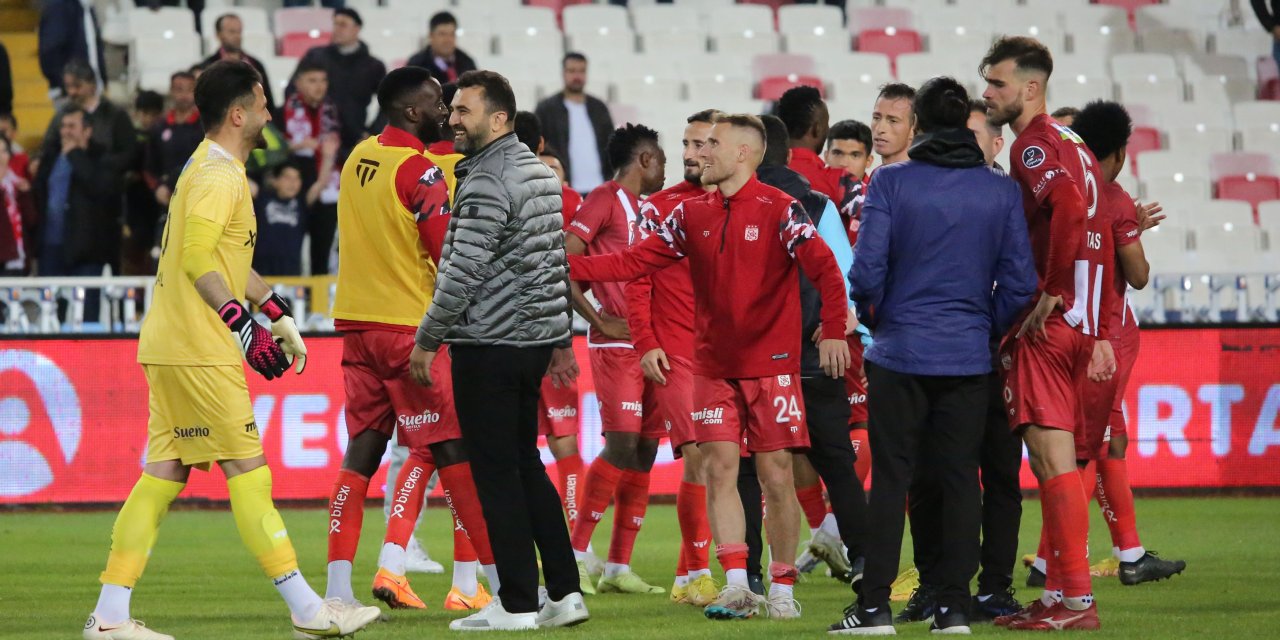 Sivasspor, Konyaspor'u yendi, ligde kaldı!