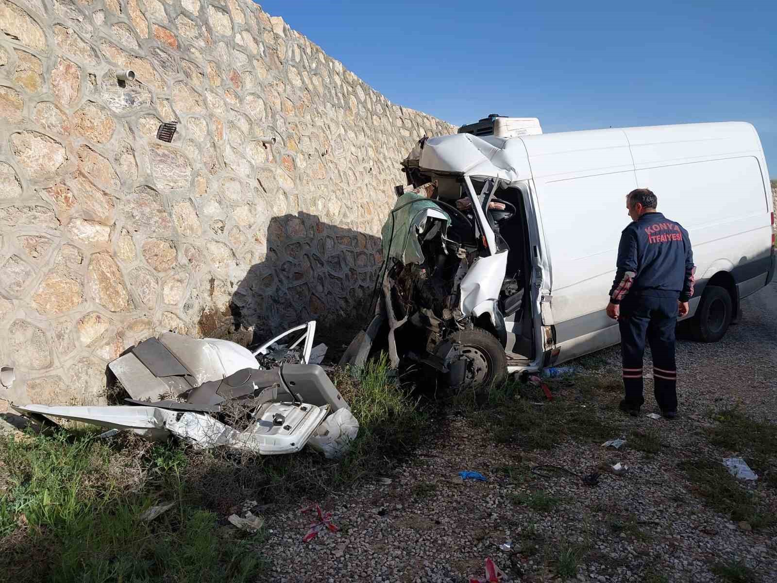 Konya’da  minibüs alt geçide düştü: 1 ölü, 1 yaralı