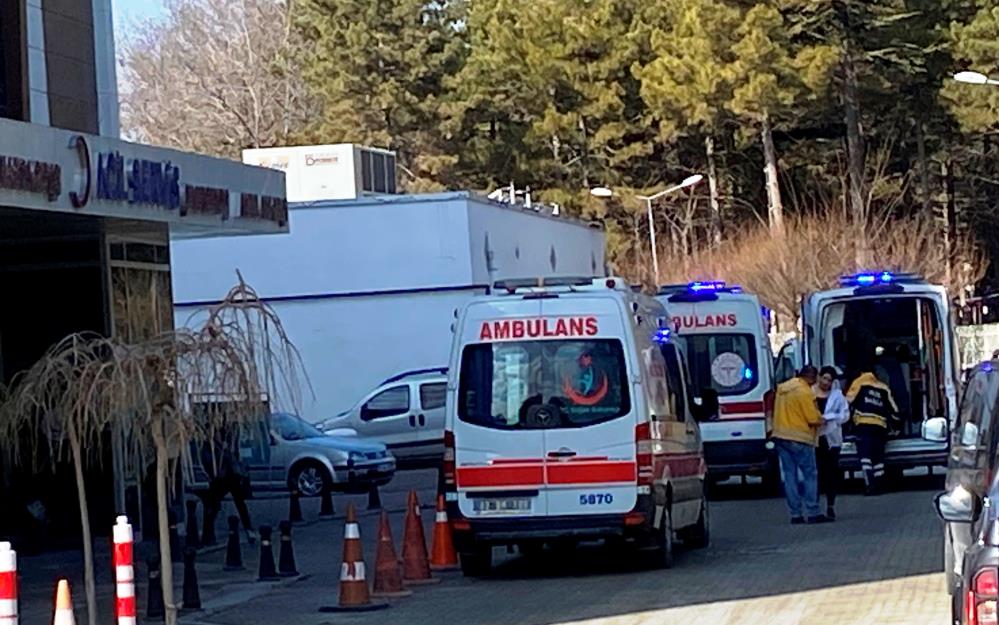 Konya'da Su Taşkınından Minibüs Devrildi! 6 Yaralı