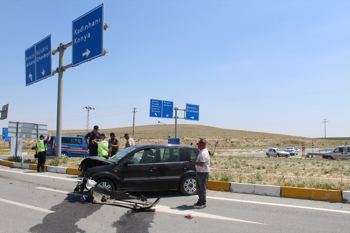 Konya'da iki otomobil çarpıştı: 6 yaralı