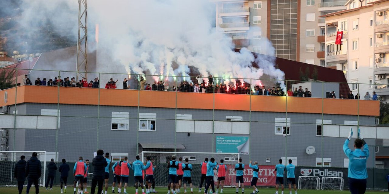 Alanyasporlu taraftarlardan Konyaspor maçı öncesi büyük destek