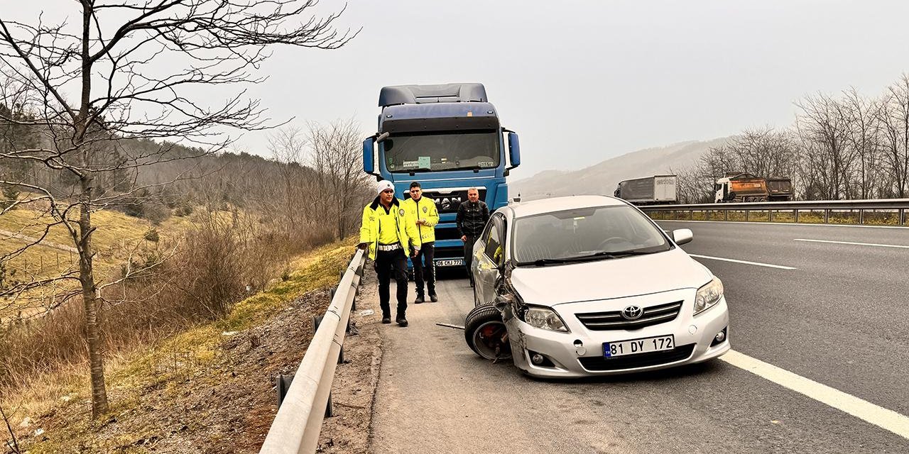 Otoyol'da otomobil tankere çarptı: 3 yaralı