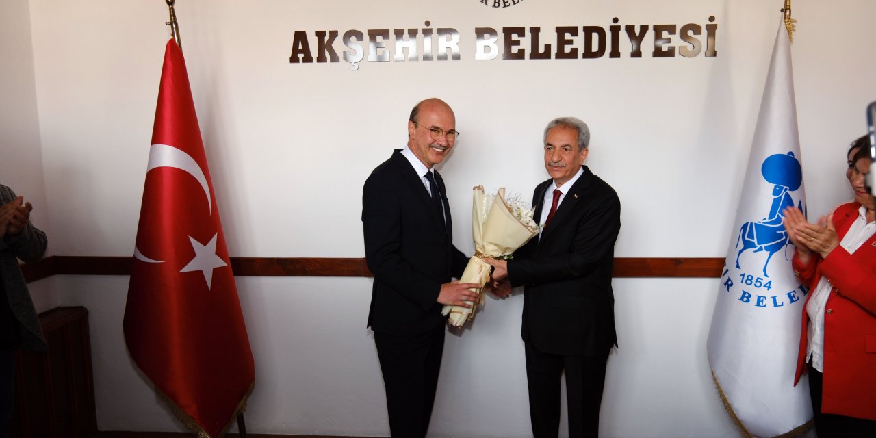 Akşehir Belediye Başkanı Köksal mazbatasını aldı
