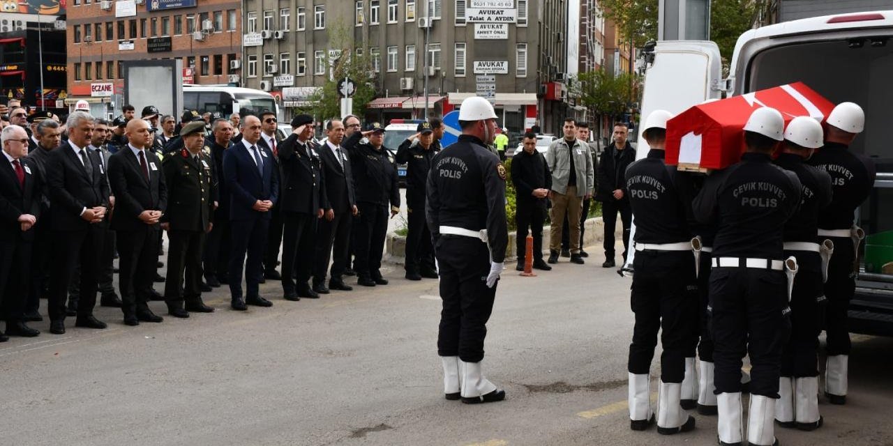 Kalp krizi geçiren polis memuru hayatını kaybetti