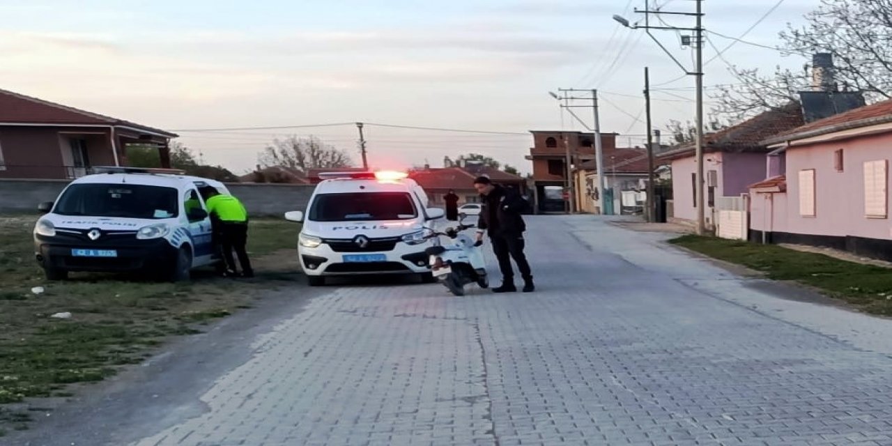 Konya'da kediye çarpmak istemeyen sürücü elektrikli bisikletten düştü!