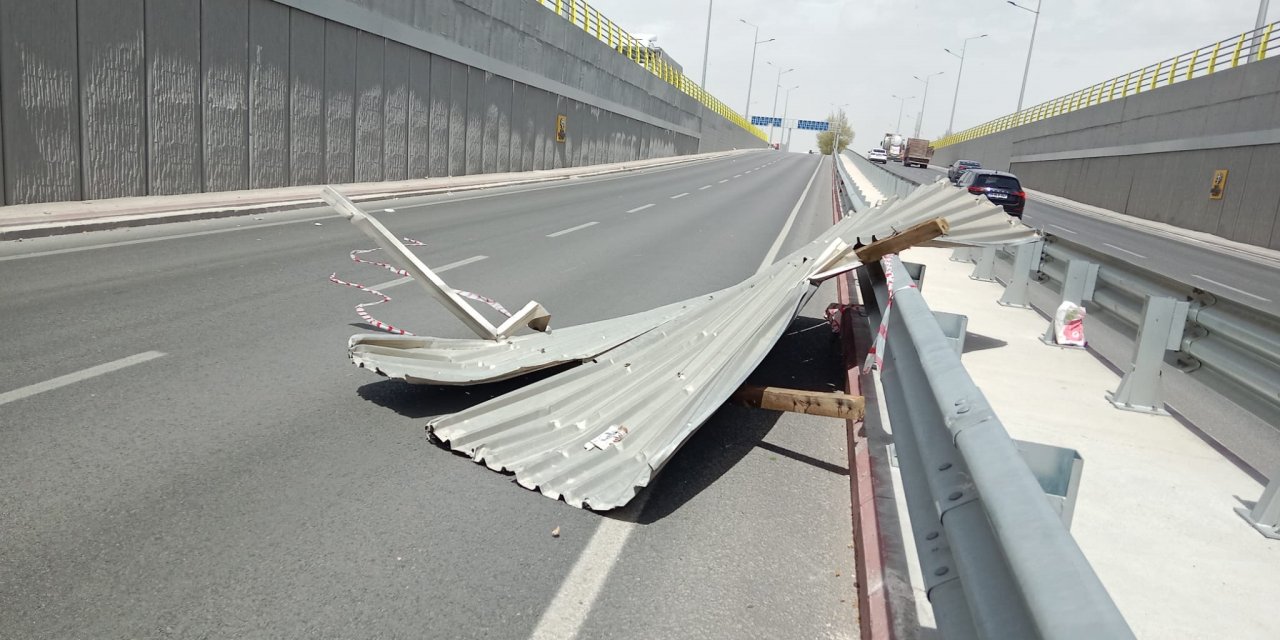 Konya'daki şiddetli fırtına hayatı olumsuz etkiliyor!