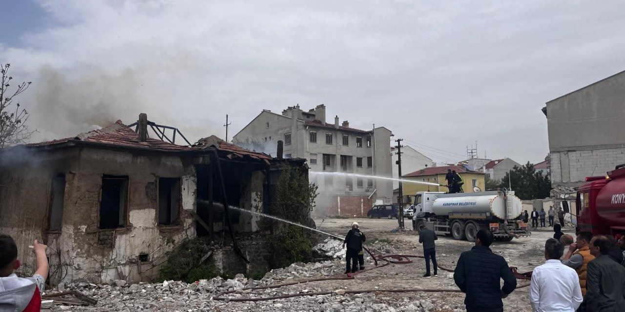 Konya’da metruk evde yangın çıktı