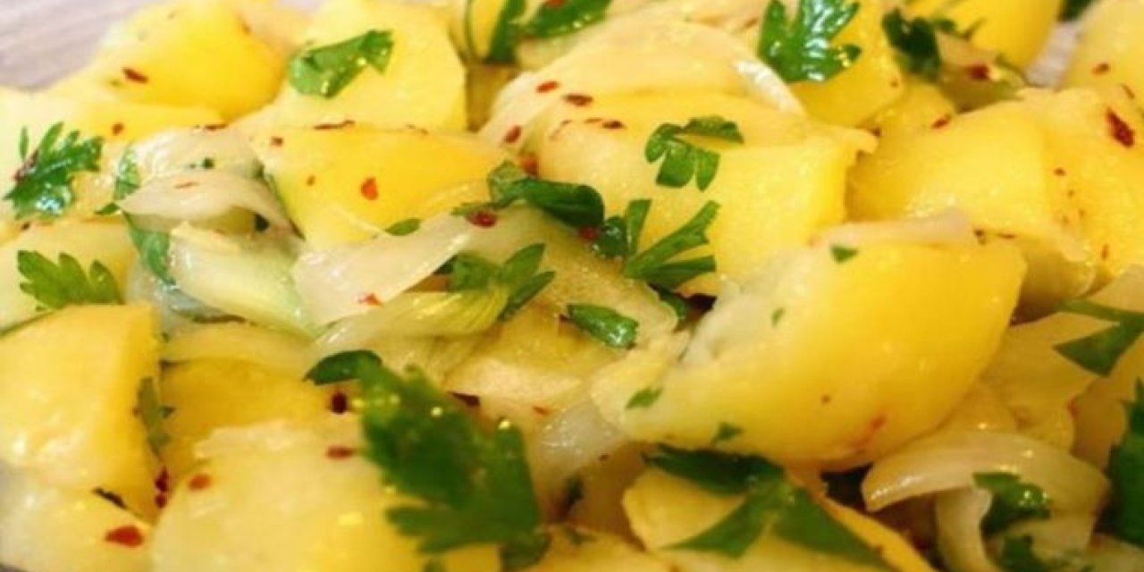 Patates salatasının çok daha lezzetli olmasını sağlayacak tüyo! Klasik tariflerden farklı