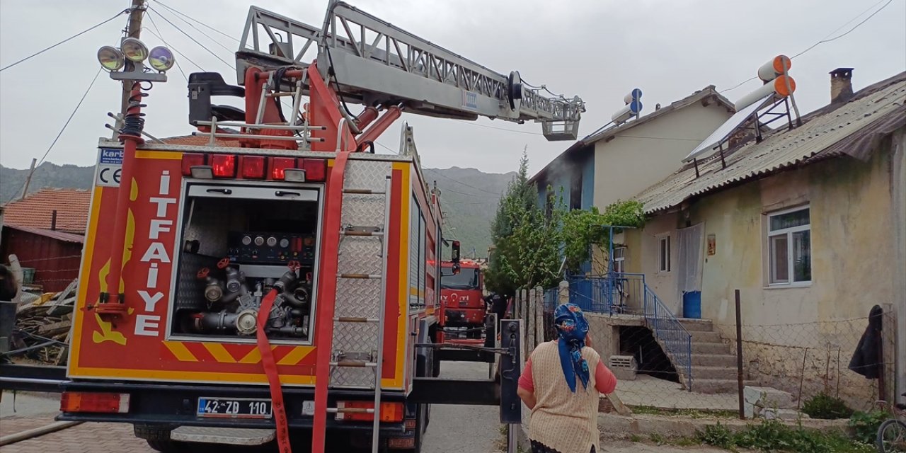 Konya'da yangında dumandan etkilenen kişi hastanelik oldu