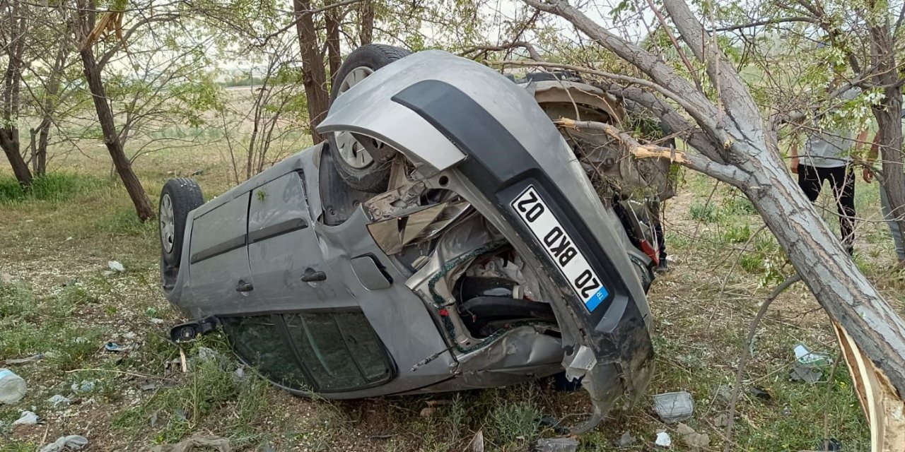 Konya'da otomobilin  lastiği patladı: 4 yaralı