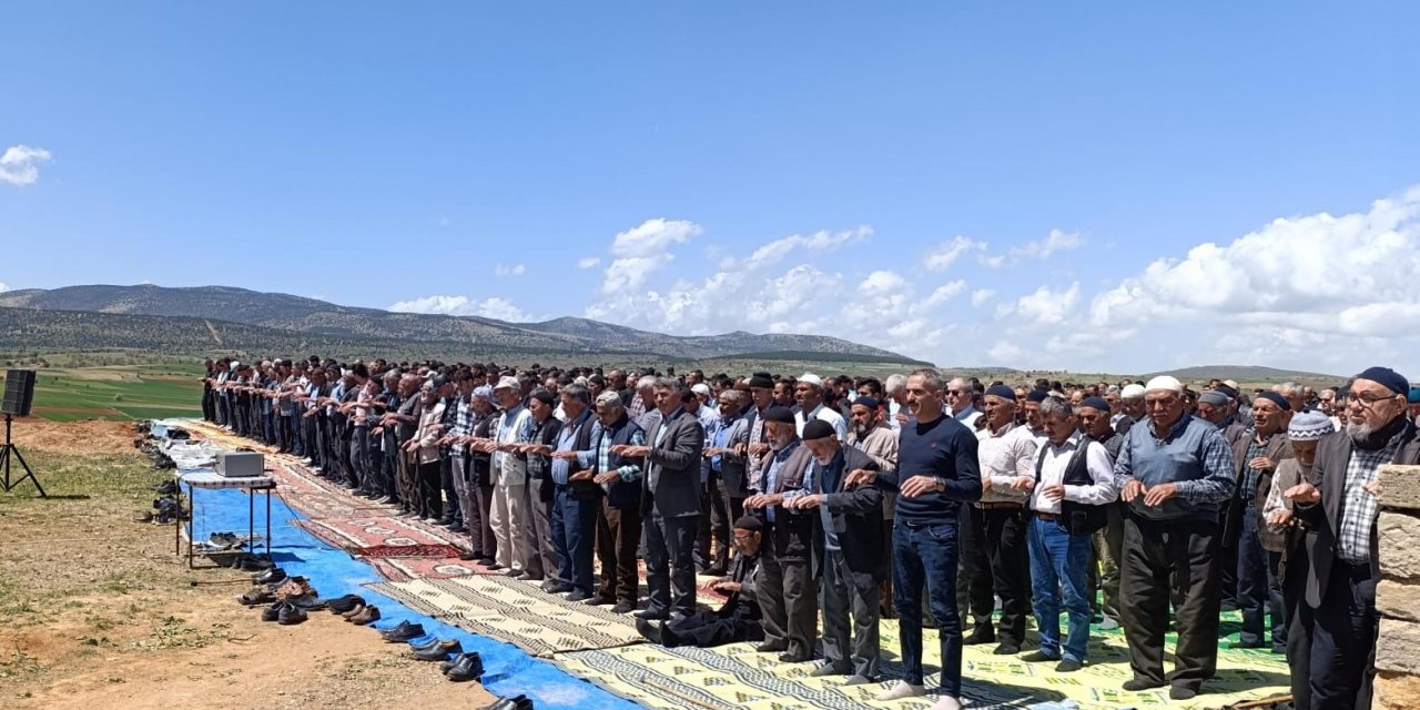 Konya'da çiftçiler yağmur duasına çıktı